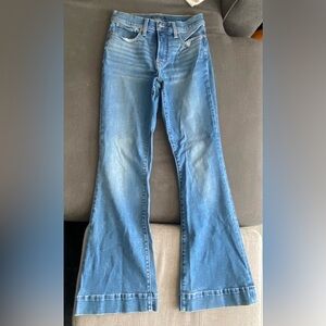 Lucky Brand high rise flare jeans! Size 8 or 29 R. Medium blue color.